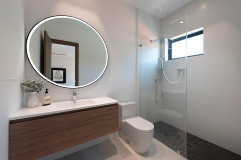 House in Miami Shores, Florida 5 bedrooms, 419.18 sq.m. № 1981972 - photo 25