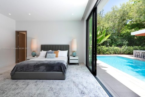 House in Miami Shores, Florida 5 bedrooms, 419.18 sq.m. № 1981972 - photo 19