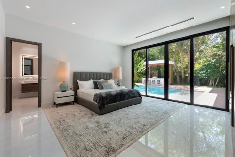 House in Miami Shores, Florida 5 bedrooms, 419.18 sq.m. № 1981972 - photo 17