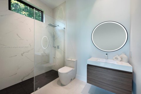 House in Miami Shores, Florida 5 bedrooms, 419.18 sq.m. № 1981972 - photo 16