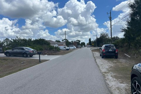 Propiedad comercial en venta en Lehigh Acres, Florida № 2158294 - foto 2