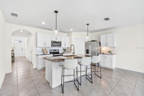 Casa en venta en Wesley Chapel, Florida, 4 dormitorios, 171.5 m2 № 1898883 - foto 3