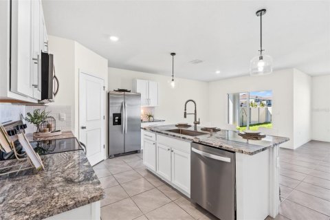 Casa en venta en Wesley Chapel, Florida, 4 dormitorios, 171.5 m2 № 1898883 - foto 2