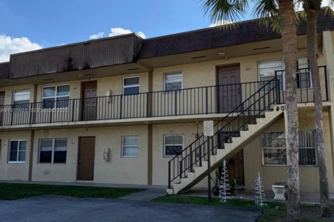 Condo in Margate, Florida, 2 bedrooms  № 1994004 - photo 2