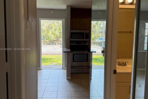 Condo in Margate, Florida, 2 bedrooms  № 1994004 - photo 22