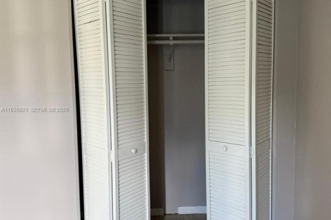 Condo in Margate, Florida, 2 bedrooms  № 1994004 - photo 15