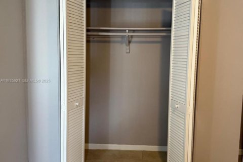 Condo in Margate, Florida, 2 bedrooms  № 1994004 - photo 16