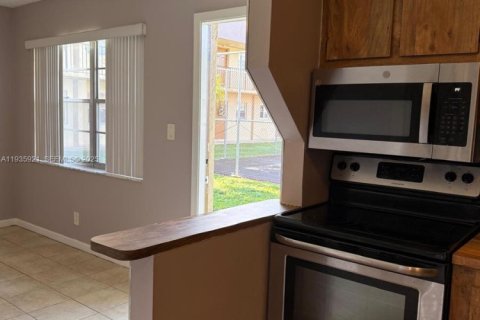 Condo in Margate, Florida, 2 bedrooms  № 1994004 - photo 8