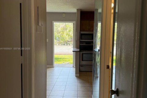 Condo in Margate, Florida, 2 bedrooms  № 1994004 - photo 20