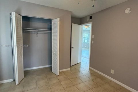 Condo in Margate, Florida, 2 bedrooms  № 1994004 - photo 17