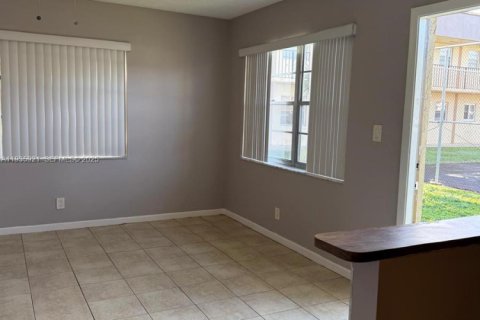 Condo in Margate, Florida, 2 bedrooms  № 1994004 - photo 9