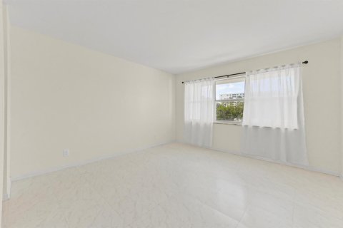 Купить кондоминиум в Помпано-Бич, Флорида 3 комнаты, 90.58м2, № 2240522 - фото 26
