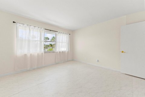 Купить кондоминиум в Помпано-Бич, Флорида 3 комнаты, 90.58м2, № 2240522 - фото 27
