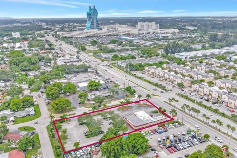 Propiedad comercial en venta en Hollywood, Florida № 1940122 - foto 2