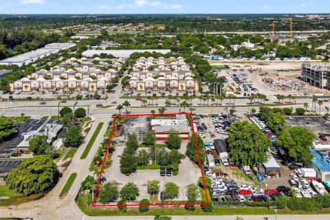 Propiedad comercial en venta en Hollywood, Florida № 1940122 - foto 9