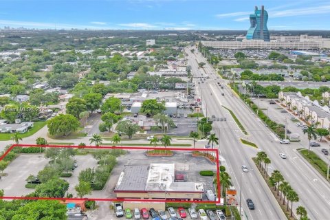 Propiedad comercial en venta en Hollywood, Florida № 1940122 - foto 1