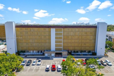 Condominio en venta en Oakland Park, Florida, 2 dormitorios, 84.73 m2 № 2067834 - foto 5