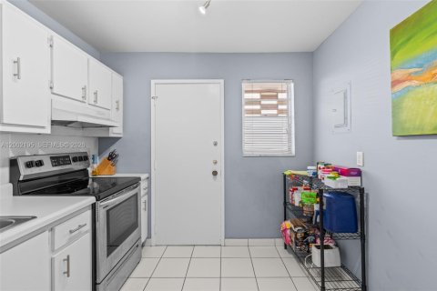 Condominio en venta en Oakland Park, Florida, 2 dormitorios, 84.73 m2 № 2067834 - foto 18