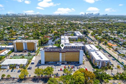 Condominio en venta en Oakland Park, Florida, 2 dormitorios, 84.73 m2 № 2067834 - foto 2