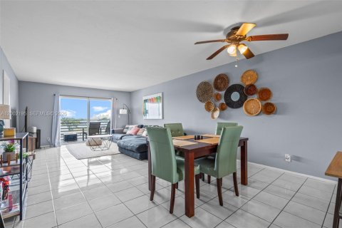 Condominio en venta en Oakland Park, Florida, 2 dormitorios, 84.73 m2 № 2067834 - foto 10