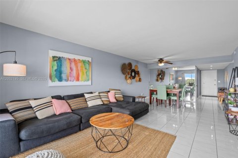 Condominio en venta en Oakland Park, Florida, 2 dormitorios, 84.73 m2 № 2067834 - foto 16