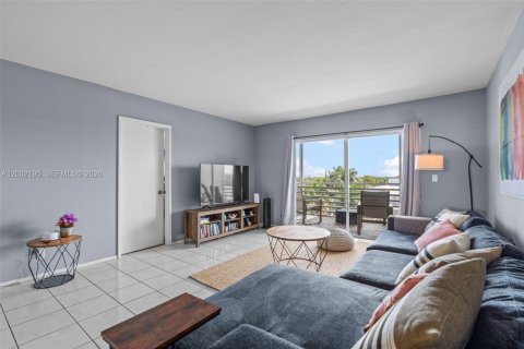 Condominio en venta en Oakland Park, Florida, 2 dormitorios, 84.73 m2 № 2067834 - foto 14