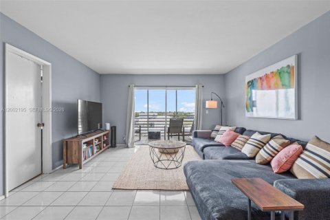 Condominio en venta en Oakland Park, Florida, 2 dormitorios, 84.73 m2 № 2067834 - foto 15