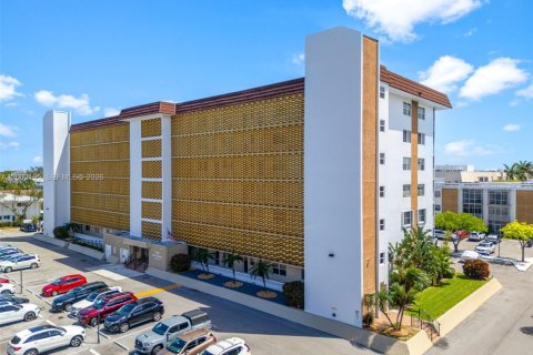 Condominio en venta en Oakland Park, Florida, 2 dormitorios, 84.73 m2 № 2067834 - foto 6