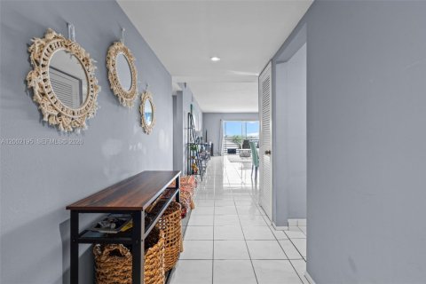 Condominio en venta en Oakland Park, Florida, 2 dormitorios, 84.73 m2 № 2067834 - foto 9