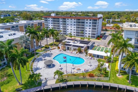 Condominio en Oakland Park, Florida, 2 dormitorios  № 2067834