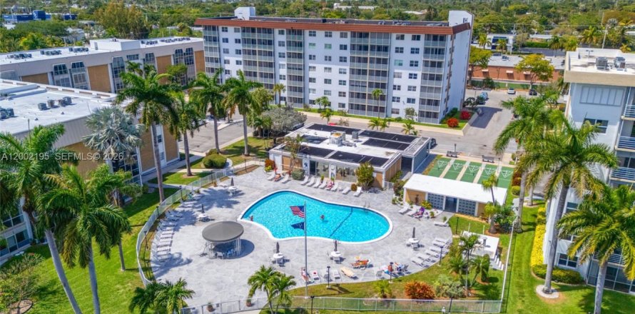 Condominio en Oakland Park, Florida, 2 dormitorios  № 2067834