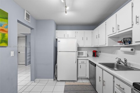 Condominio en venta en Oakland Park, Florida, 2 dormitorios, 84.73 m2 № 2067834 - foto 19