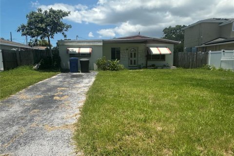 Casa en venta en Saint Petersburg, Florida, 3 dormitorios, 103.68 m2 № 1899108 - foto 1