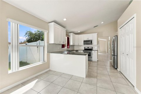 Villa ou maison à vendre à Kissimmee, Floride: 4 chambres, 180.69 m2 № 2419855 - photo 11