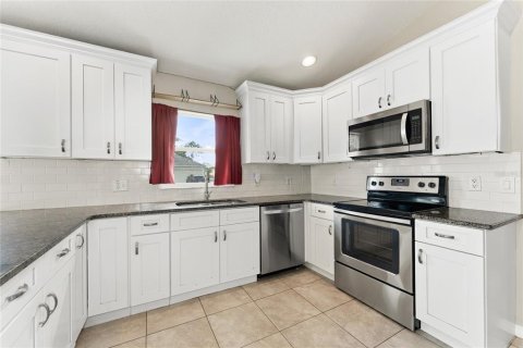 Villa ou maison à vendre à Kissimmee, Floride: 4 chambres, 180.69 m2 № 2419855 - photo 12
