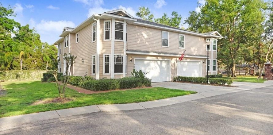 Townhouse in Brandon, Florida 4 bedrooms, 260.68 sq.m. № 1657132