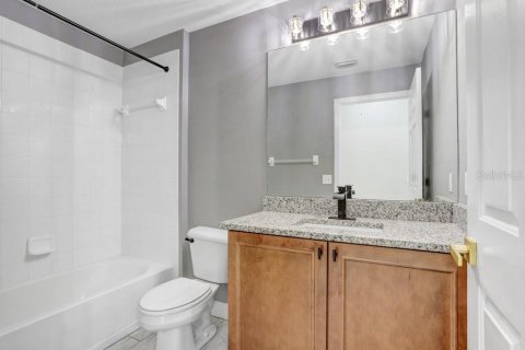 Townhouse in Brandon, Florida 4 bedrooms, 260.68 sq.m. № 1657132 - photo 23
