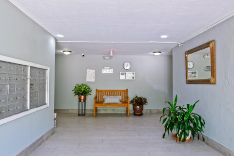 Condo in Miami, Florida, 1 bedroom  № 1709413 - photo 10