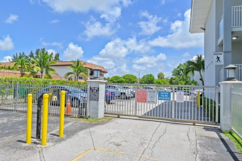 Condo in Miami, Florida, 1 bedroom  № 1709413 - photo 5