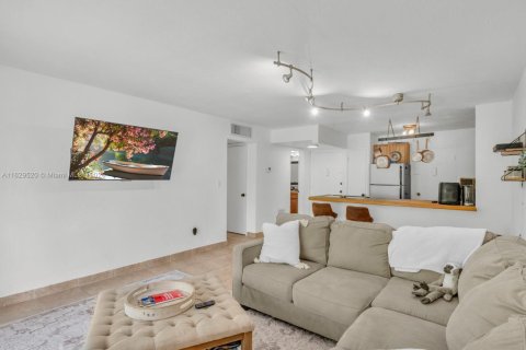 Condo in Miami, Florida, 1 bedroom  № 1709413 - photo 19