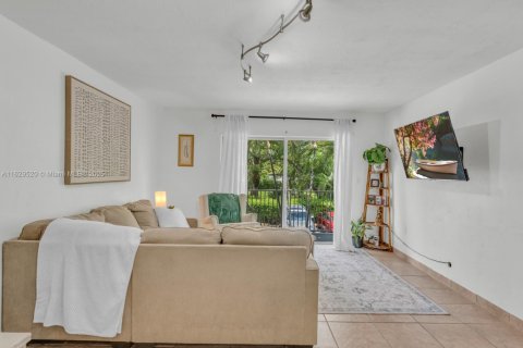 Condo in Miami, Florida, 1 bedroom  № 1709413 - photo 17