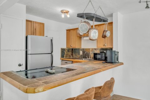 Condo in Miami, Florida, 1 bedroom  № 1709413 - photo 14