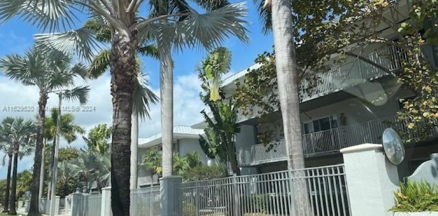 Condo in Miami, Florida, 1 bedroom  № 1709413