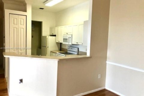 Снять в аренду кондоминиум в Мирамар, Флорида 2 спальни, 97.36м2, № 2048131 - фото 3