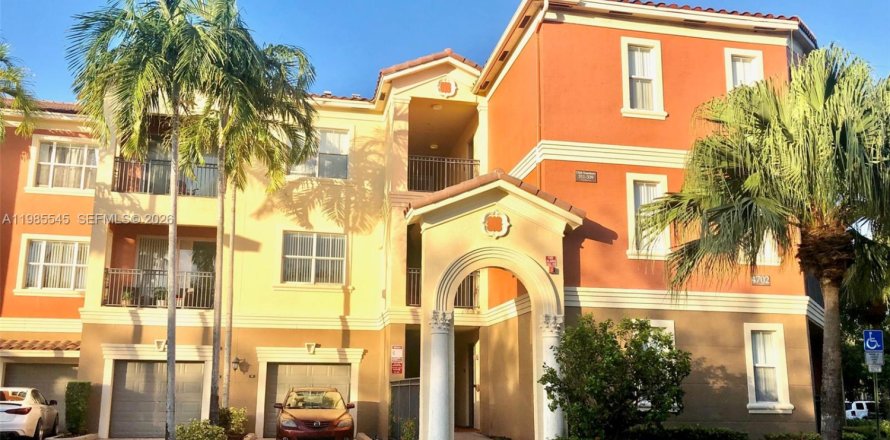 Кондоминиум с 2 спальнями в Мирамар, Флорида № 2048131