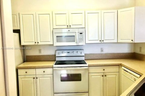 Снять в аренду кондоминиум в Мирамар, Флорида 2 спальни, 97.36м2, № 2048131 - фото 5