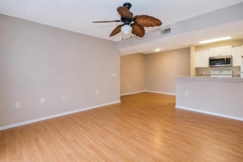 Condo in Kissimmee, Florida, 2 bedrooms № 2381025 - photo 4