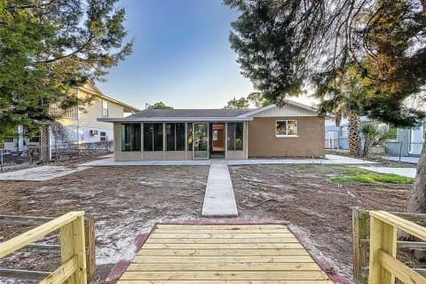 House in Hudson, Florida 3 bedrooms, 135.45 sq.m. № 1527946 - photo 8