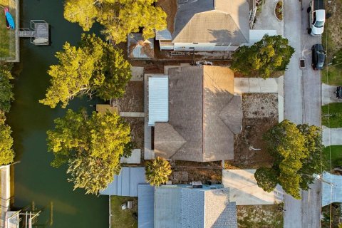House in Hudson, Florida 3 bedrooms, 135.45 sq.m. № 1527946 - photo 1