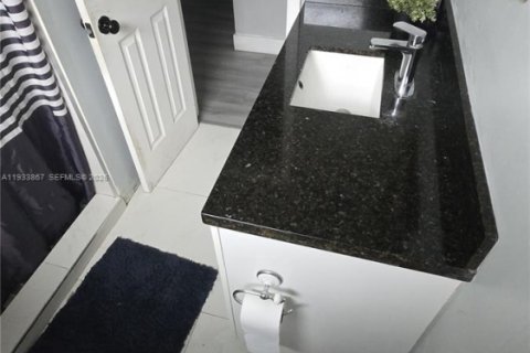 Снять в аренду виллу или дом в Мирамар, Флорида 2 спальни, 149.67м2, № 1992132 - фото 9